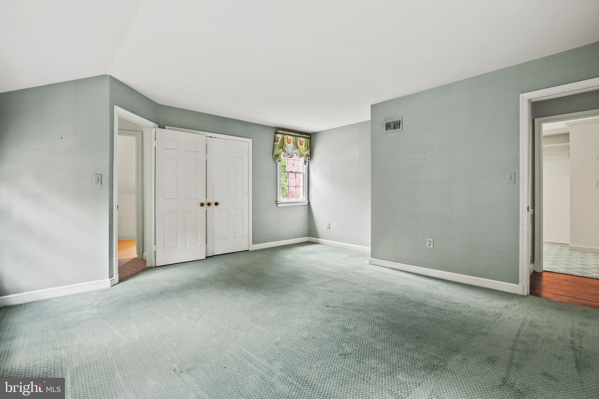 7125 Darby Road Bethesda, MD 20817 - Photo 44 of 64 an empty room with windows