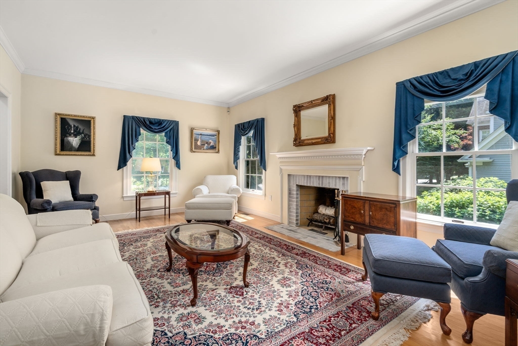 38 Upwey Road Wellesley, MA 02481 - Photo 5 of 40