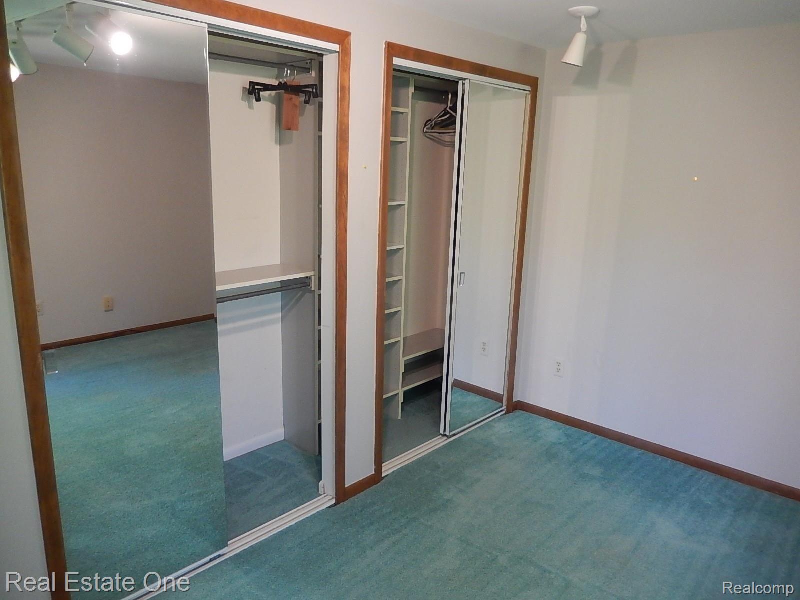 415 Woodstone Road, Unit 32 Waterford, MI 48327 - Photo 17 of 26 Master Bedroom Closet.JPG