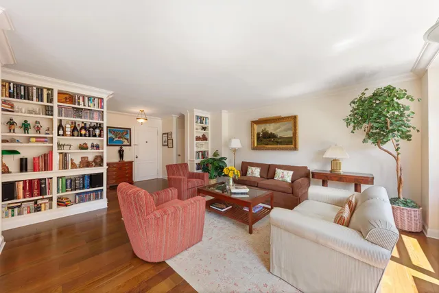 $1,195,000 | 650 Park Avenue, Unit 9A | Lenox Hill
