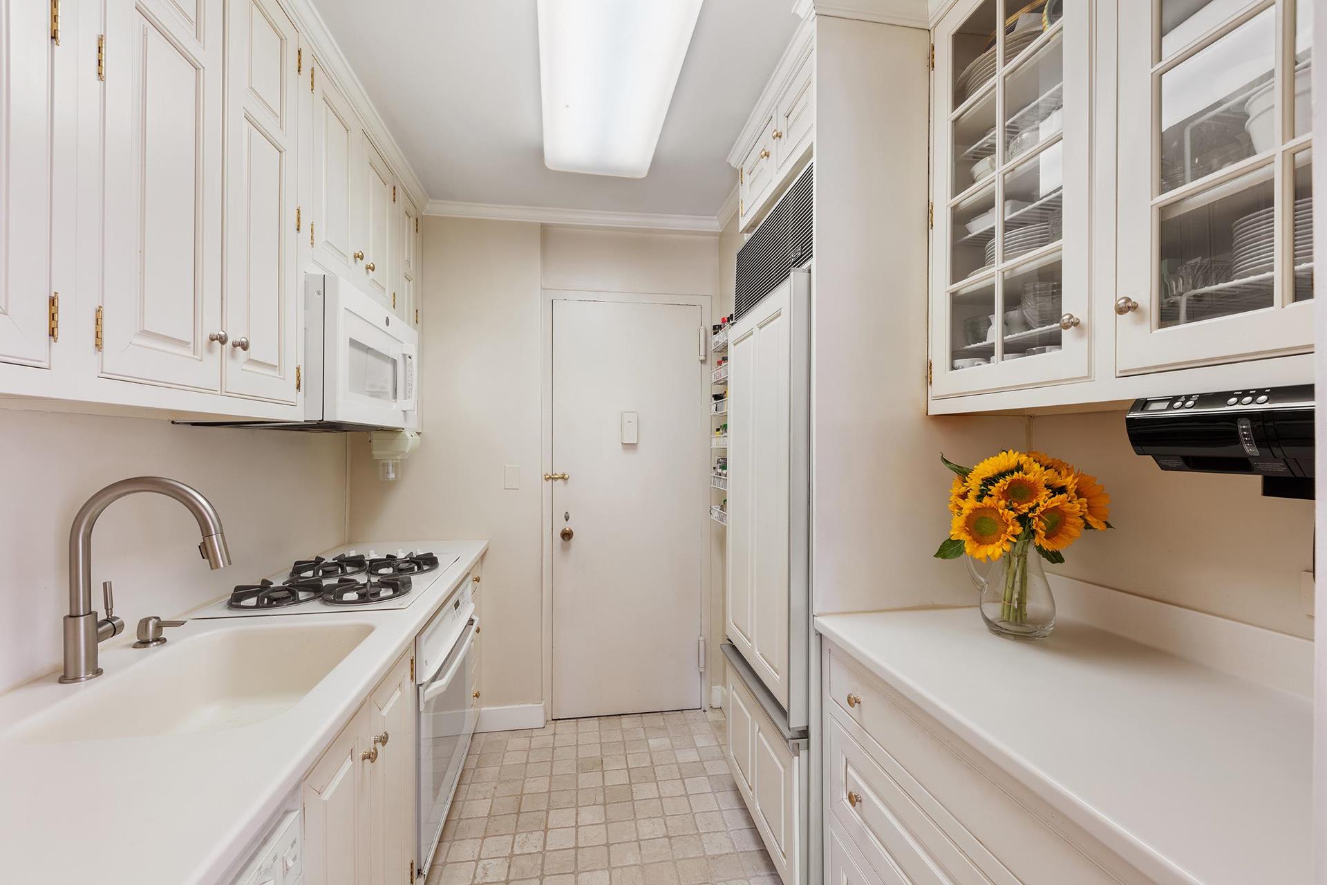 650 Park Avenue, Unit 9A Manhattan, NY 10065 - Photo 6 of 14