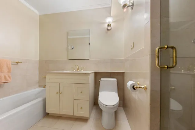 $1,195,000 | 650 Park Avenue, Unit 9A | Lenox Hill