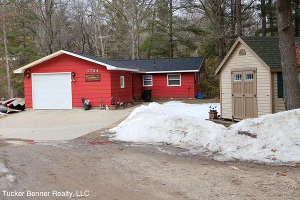 $337,000 | 7764 St Huberts Trail, Hesperia, MI 49421