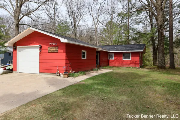 $315,000 | 7764 St Huberts Trail, Hesperia, MI 49421