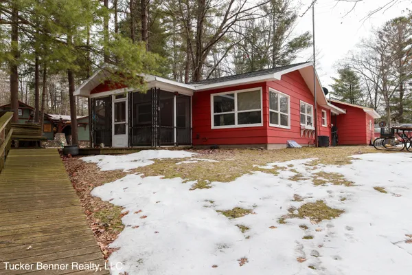 $337,000 | 7764 St Huberts Trail, Hesperia, MI 49421