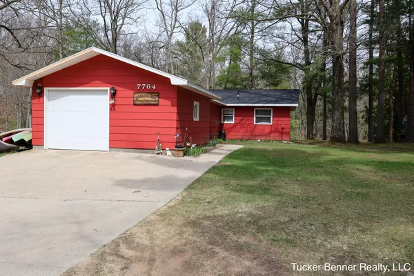 $315,000 | 7764 St Huberts Trail, Hesperia, MI 49421