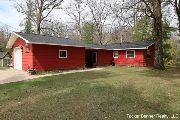 $315,000 | 7764 St Huberts Trail, Hesperia, MI 49421