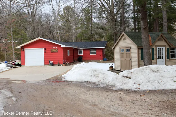 $337,000 | 7764 St Huberts Trail, Hesperia, MI 49421