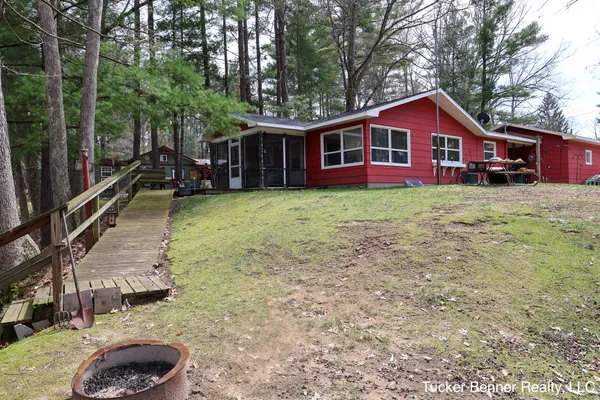 $315,000 | 7764 St Huberts Trail, Hesperia, MI 49421