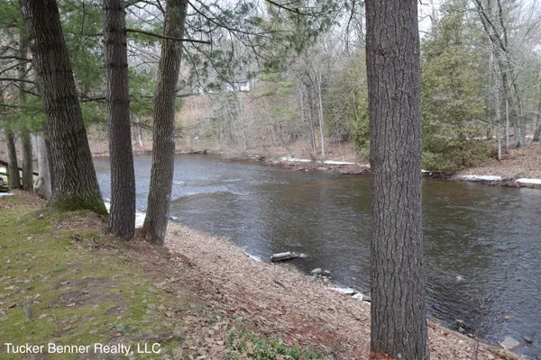 $315,000 | 7764 St Huberts Trail, Hesperia, MI 49421