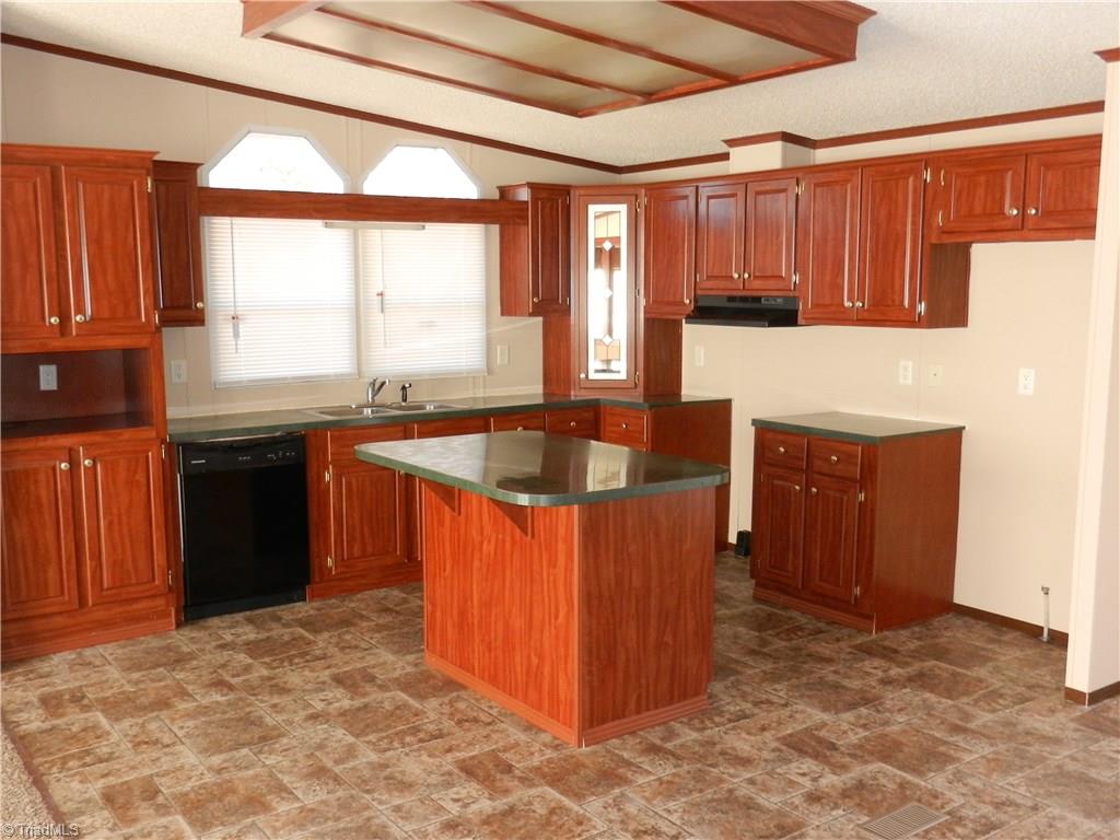 6894 Wright Road Thomasville, NC 27360 - Photo 2 of 13 Kitchen