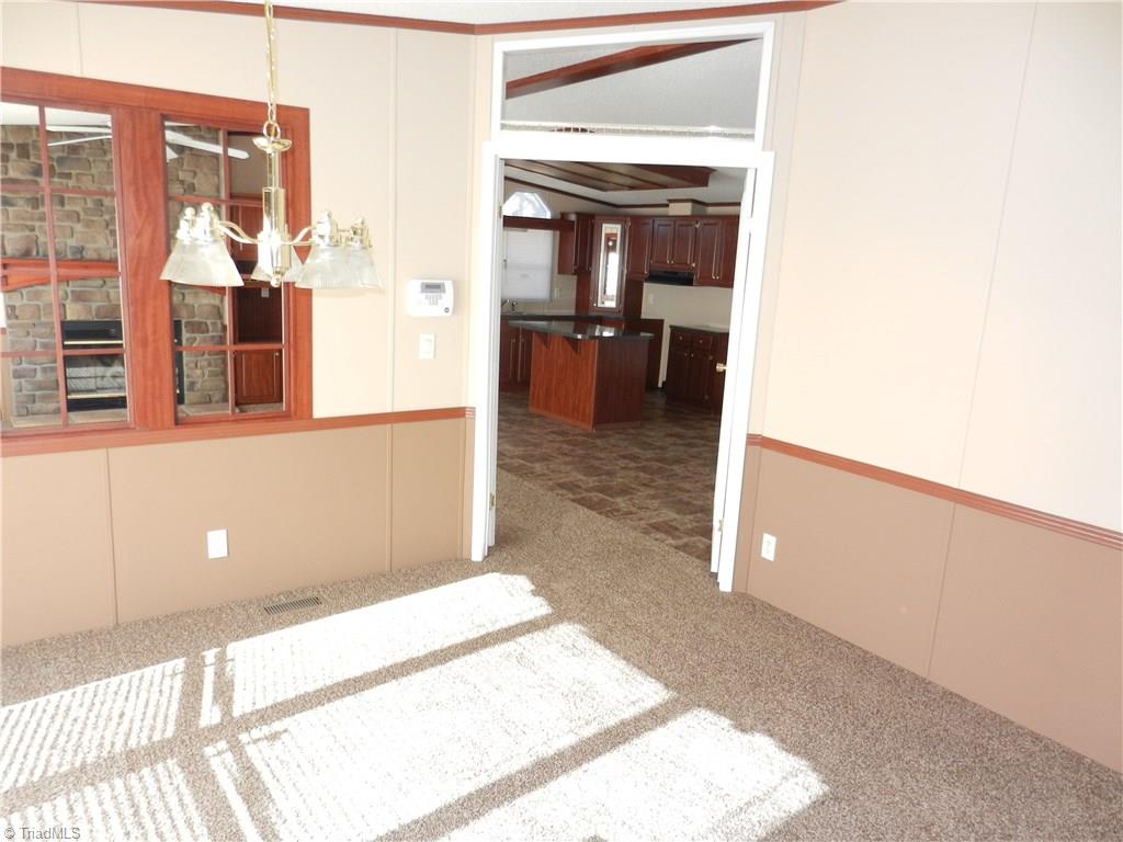 6894 Wright Road Thomasville, NC 27360 - Photo 11 of 13 Dining