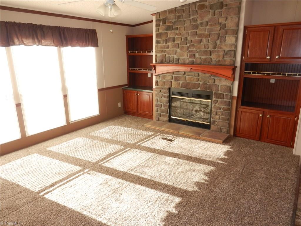 6894 Wright Road Thomasville, NC 27360 - Photo 4 of 13 Den