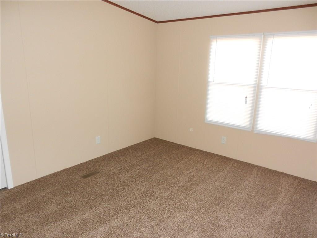6894 Wright Road Thomasville, NC 27360 - Photo 8 of 13 2nd Bedroom