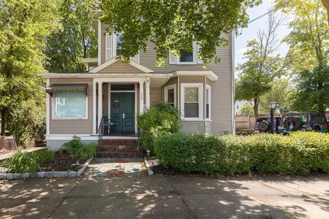 $3,100 | 327 Lafayette Street, Unit 2, Salem, MA 01970