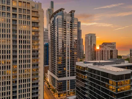 $599,900 | 100 East 14th Street, Unit 2706, Chicago, IL 60605