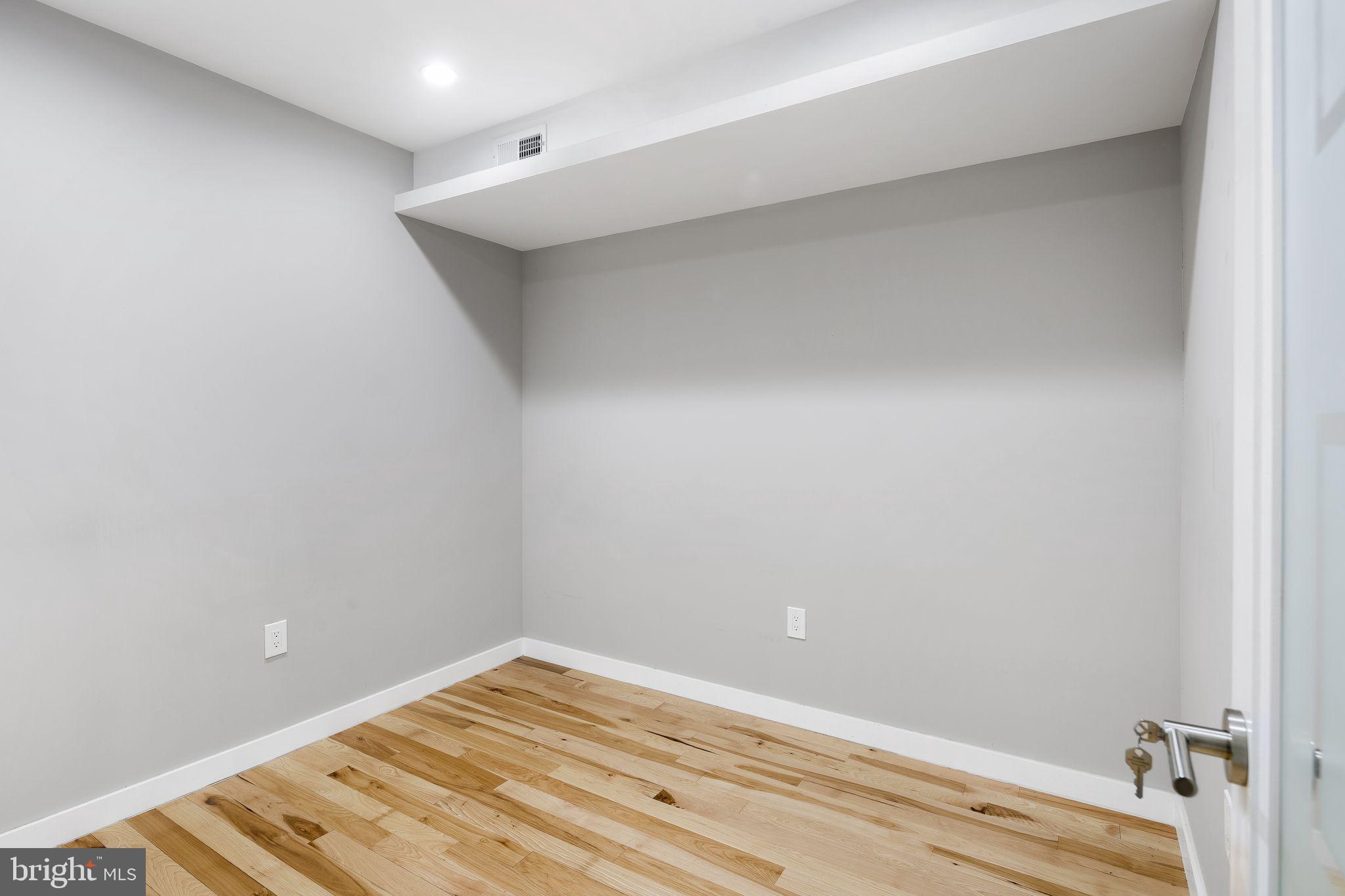 126 Tasker Street Philadelphia, PA 19148 - Photo 15 of 30 den/small bedroom