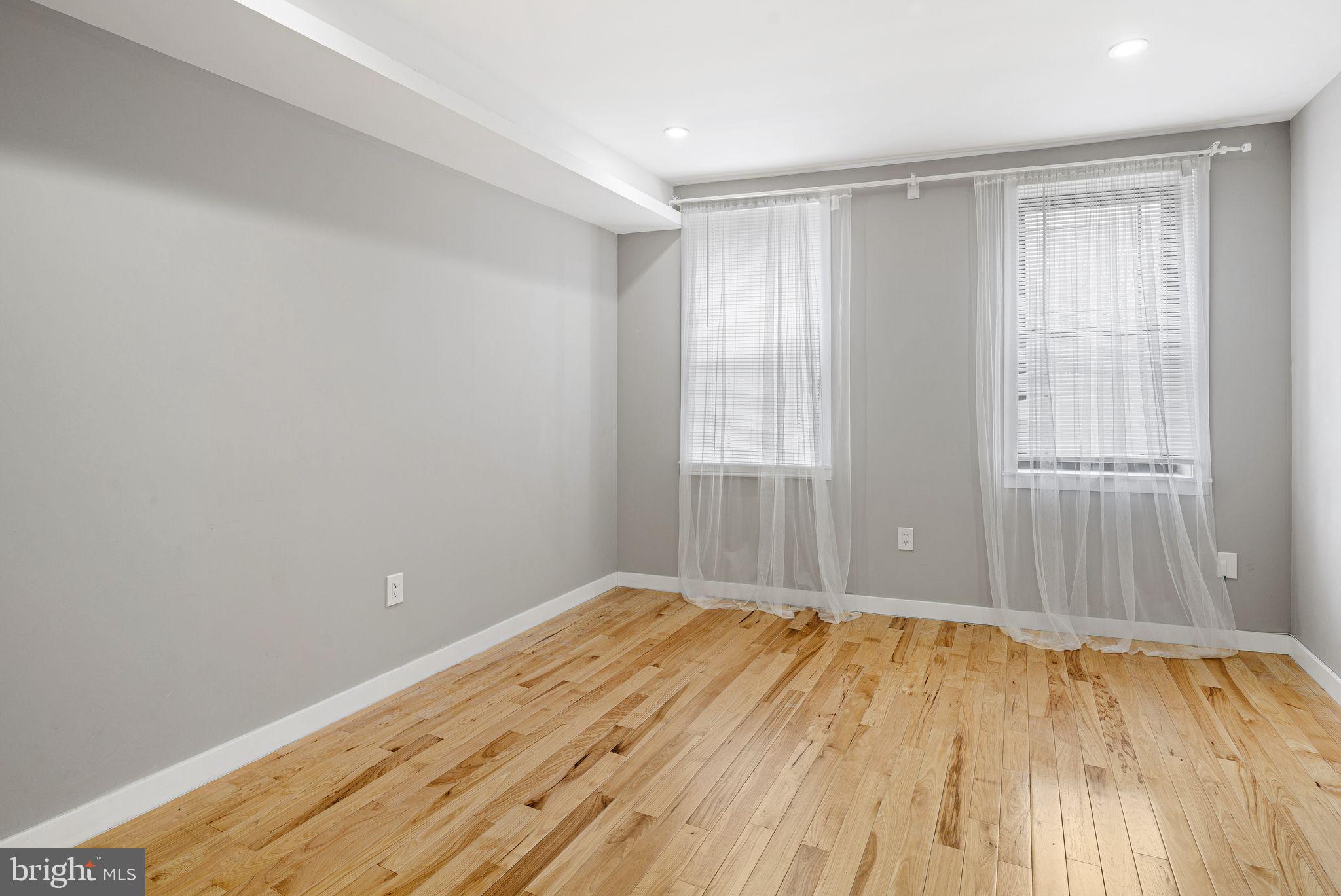 126 Tasker Street Philadelphia, PA 19148 - Photo 18 of 30 front bedroom