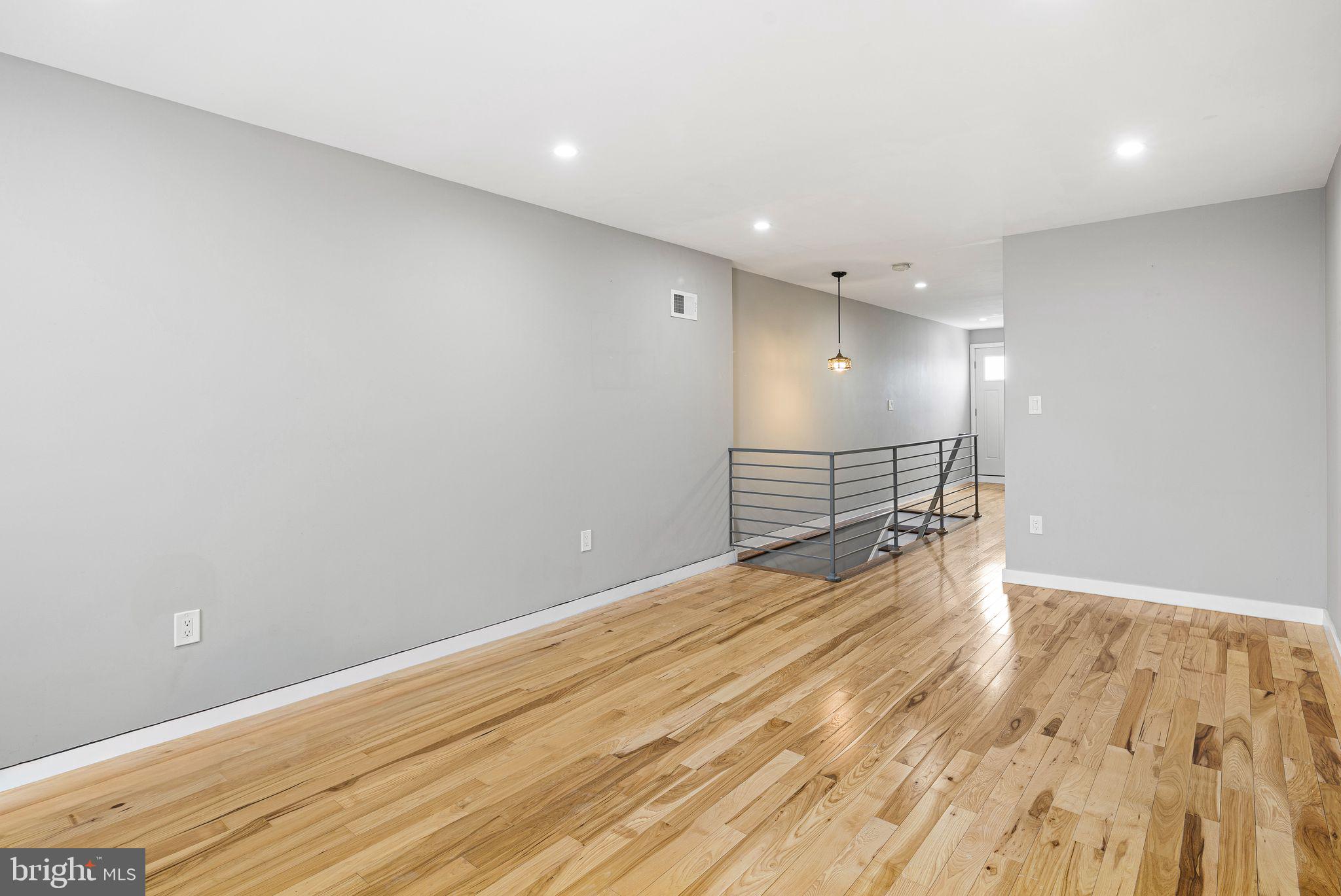 126 Tasker Street Philadelphia, PA 19148 - Photo 22 of 30 3rd floor primary bedroom