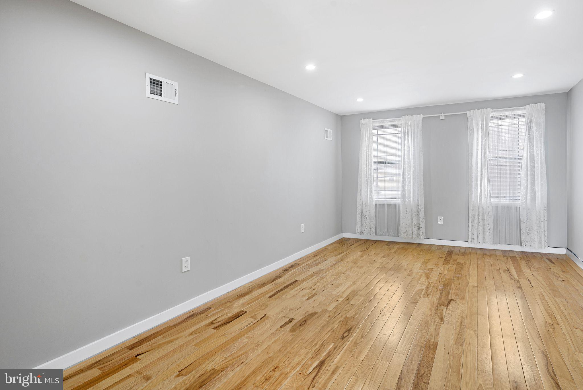 126 Tasker Street Philadelphia, PA 19148 - Photo 23 of 30 3rd floor primary bedroom