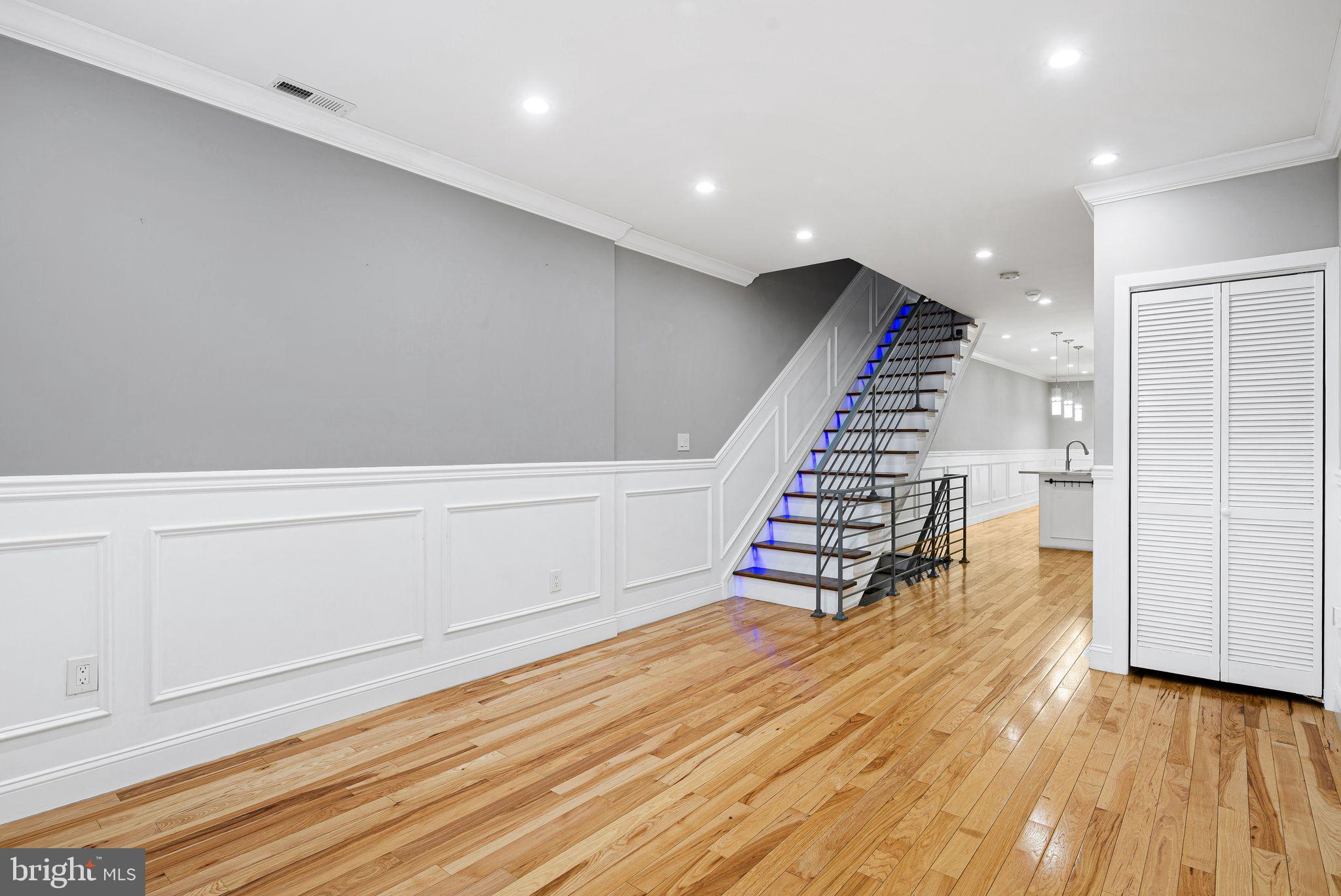 126 Tasker Street Philadelphia, PA 19148 - Photo 3 of 30 living room entry