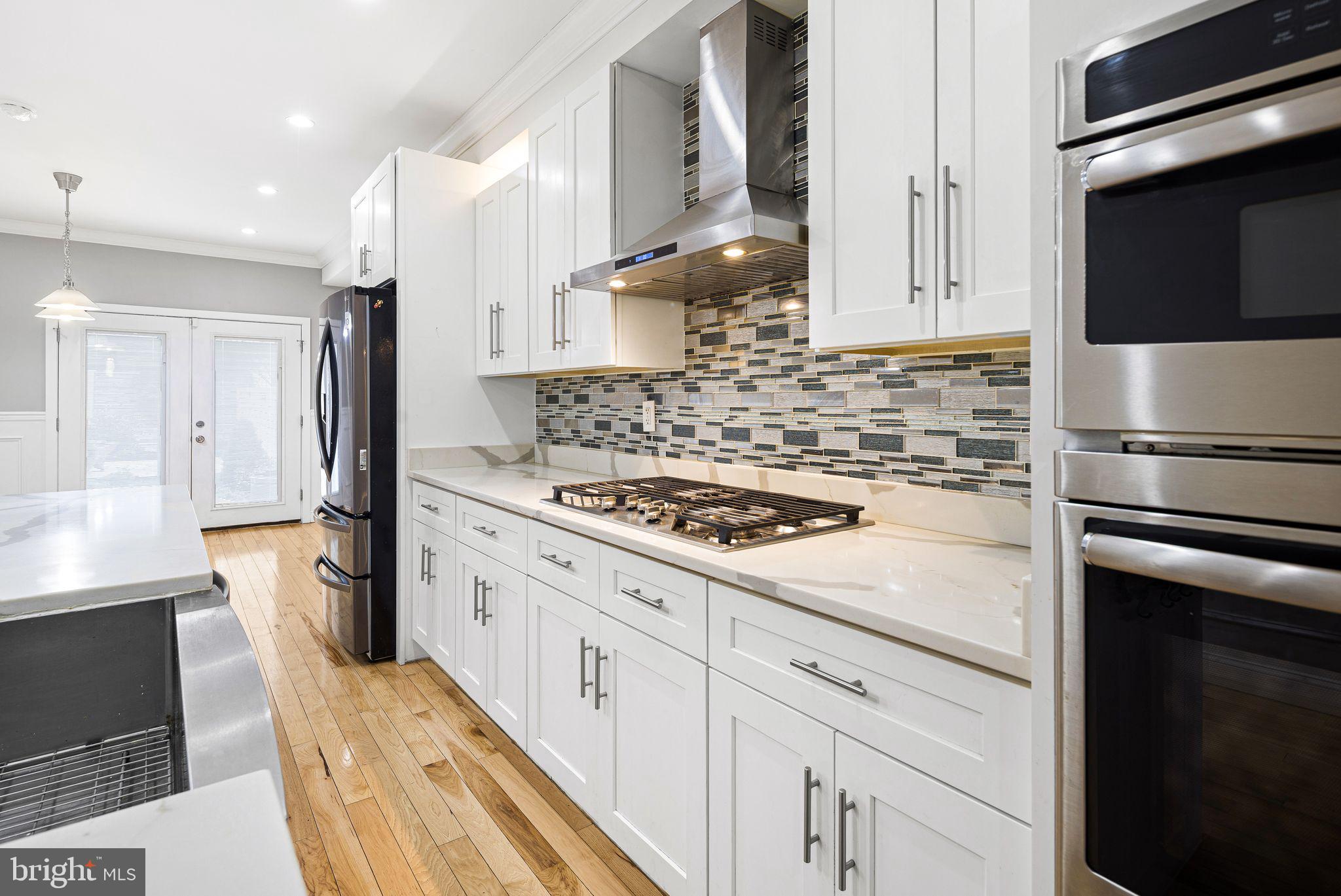 126 Tasker Street Philadelphia, PA 19148 - Photo 5 of 30 kitchen with island