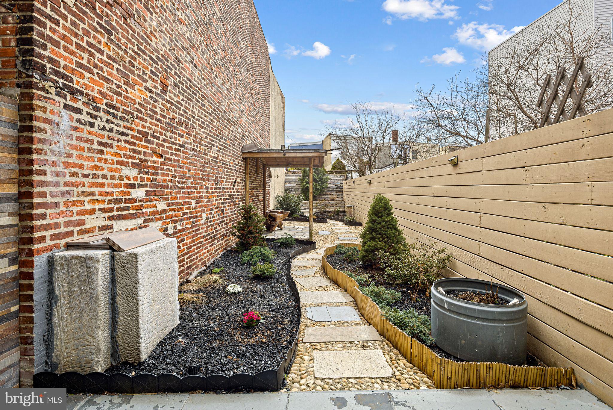 126 Tasker Street Philadelphia, PA 19148 - Photo 8 of 30 large rear yard