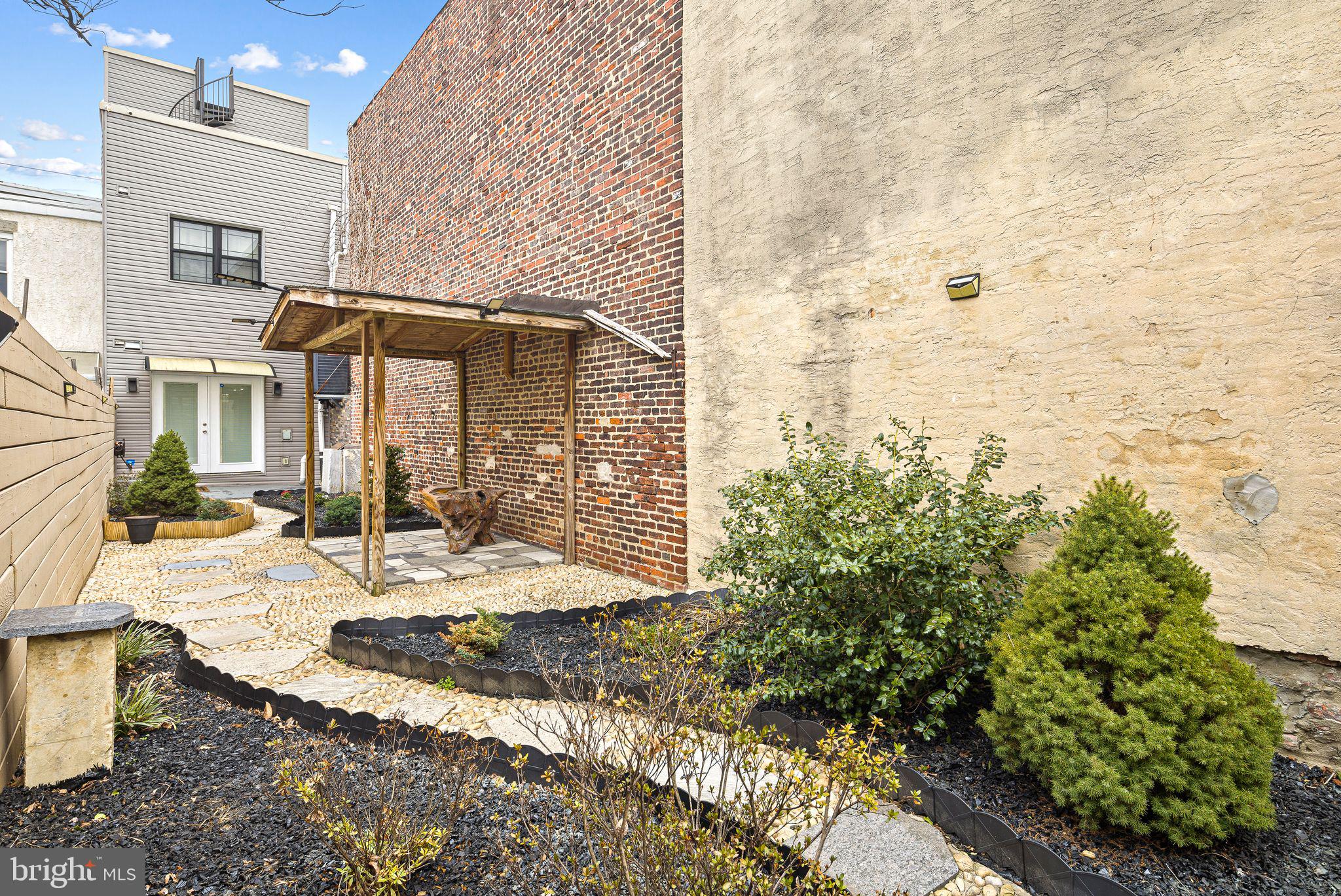 126 Tasker Street Philadelphia, PA 19148 - Photo 9 of 30 back yard oasis