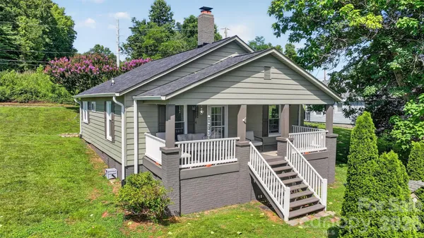 $230,000 | 106 Lake Drive, Hickory, NC 28601