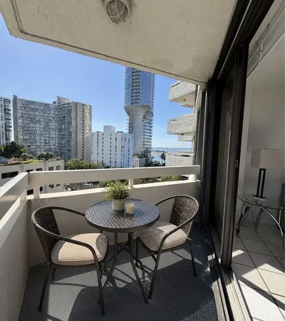 $2,400 | 2501 Brickell Avenue, Unit 804, Miami, FL 33129