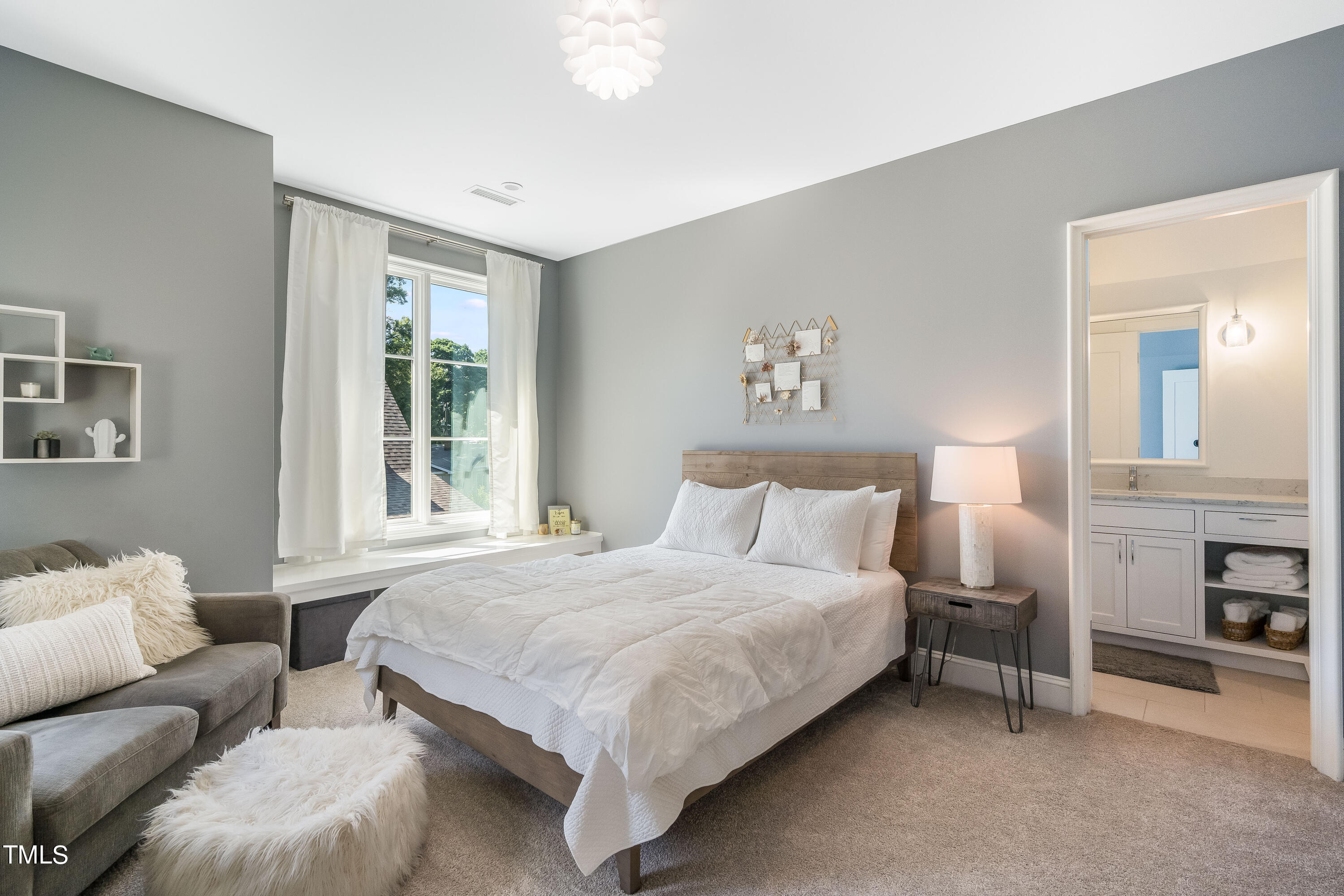833 Woodburn Road Raleigh, NC 27605 - Photo 24 of 34 Bedroom 3