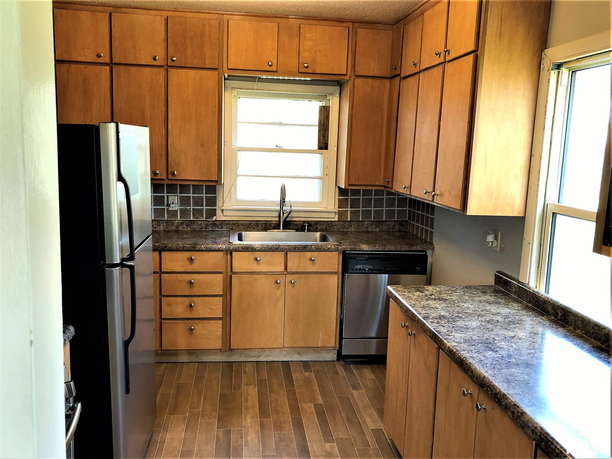 3810 Rockingham Road Davenport, IA 52802 - Photo 8 of 28 Gallery Image 8