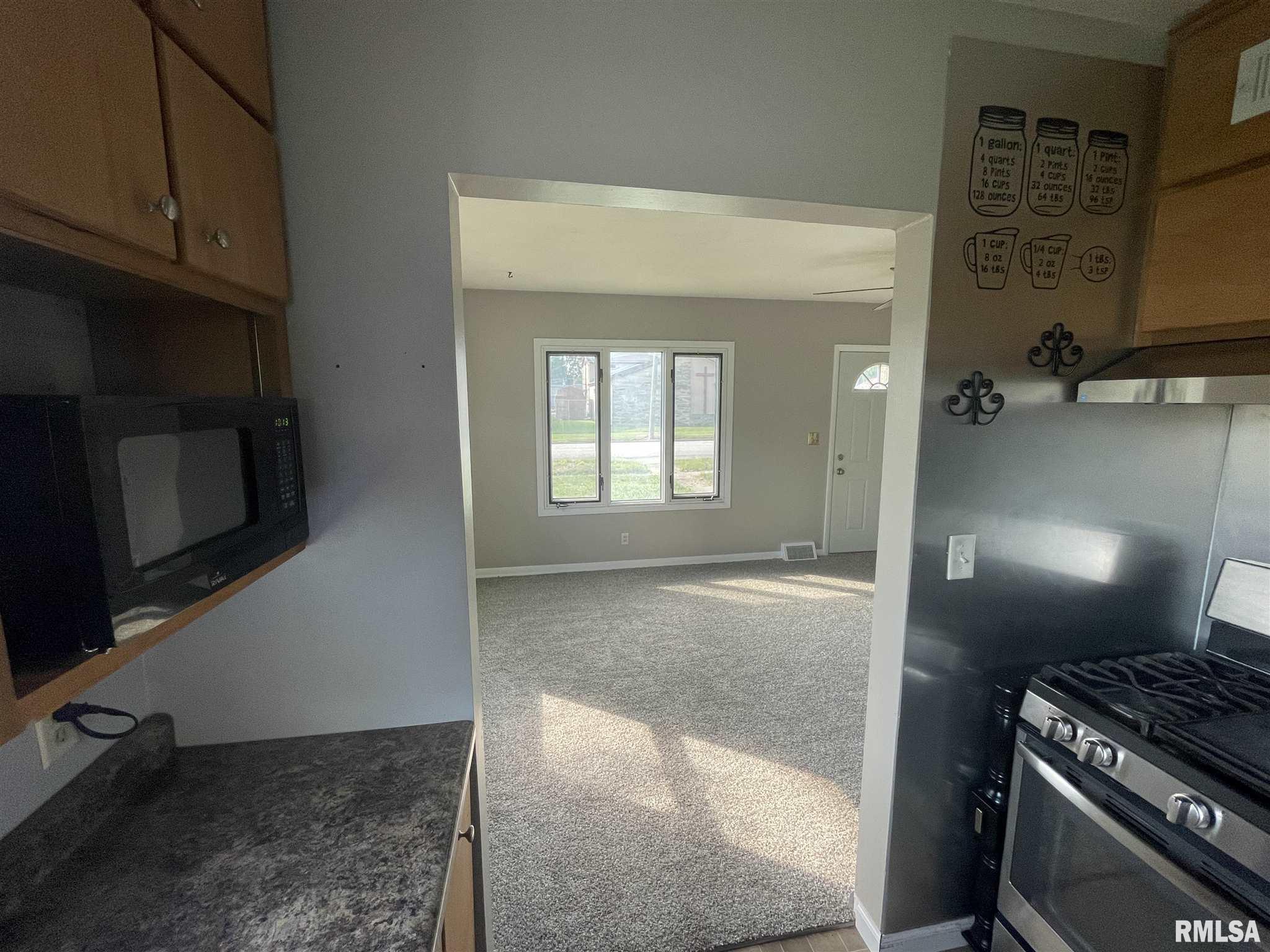 3810 Rockingham Road Davenport, IA 52802 - Photo 9 of 28 Gallery Image 9