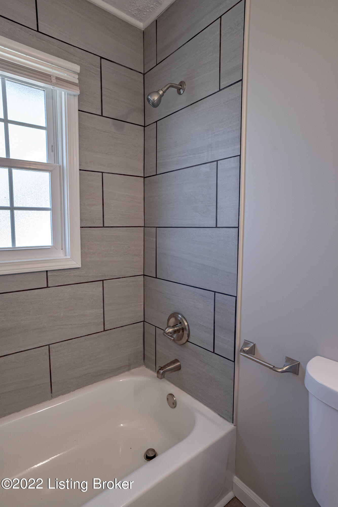 272 Topfield Road Louisville, KY 40229 - Photo 26 of 52 DSC01384