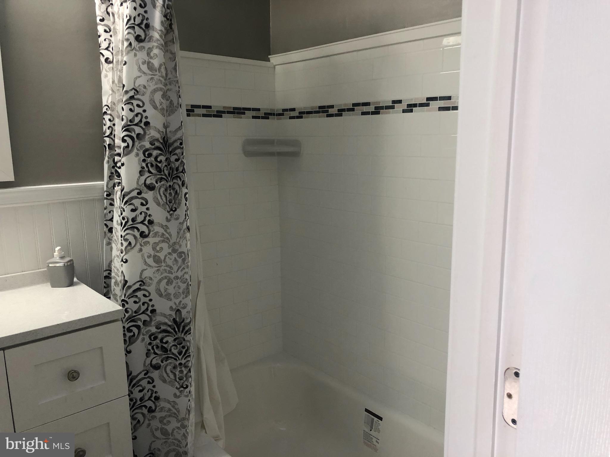 954 Grant Road Folcroft, PA 19032 - Photo 19 of 38 Hall bath