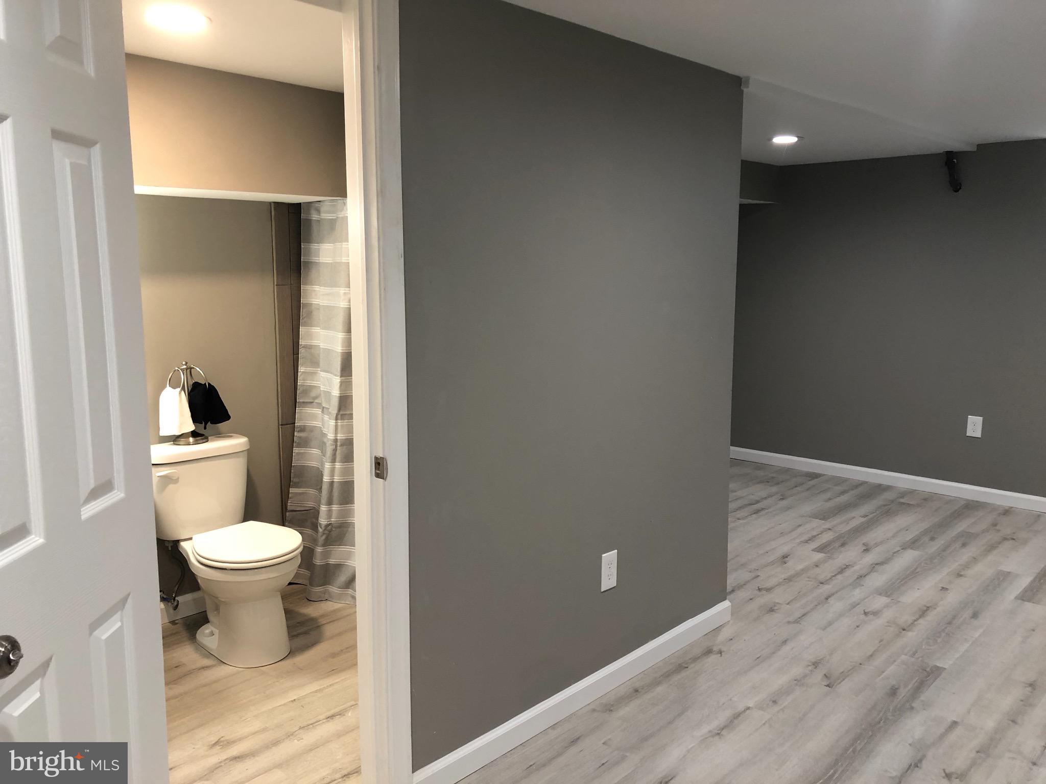 954 Grant Road Folcroft, PA 19032 - Photo 27 of 38 Full bath & family room in basement