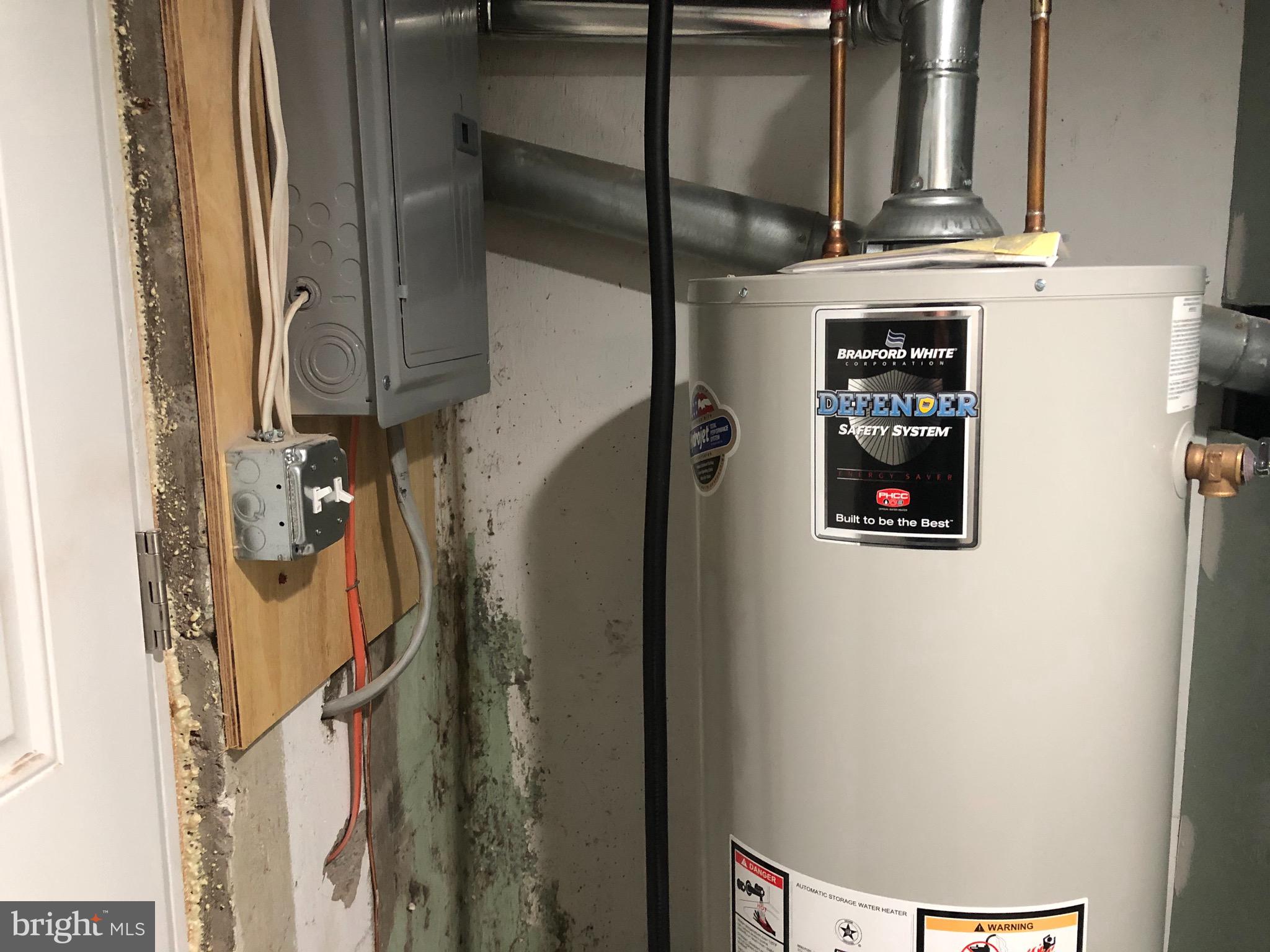 954 Grant Road Folcroft, PA 19032 - Photo 37 of 38 Hot water heater