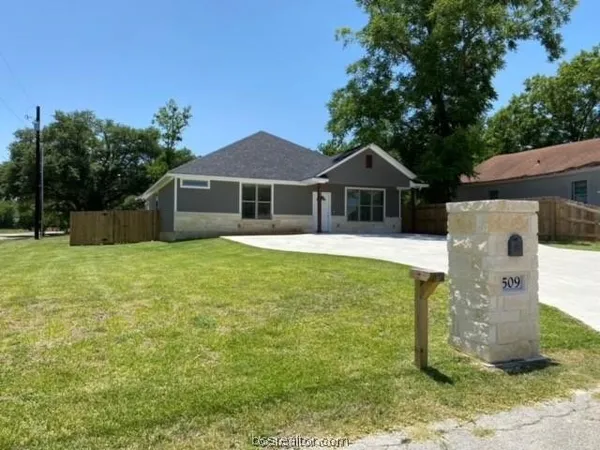 $2,200 | 509 East Pruitt Street, Bryan, TX 77803