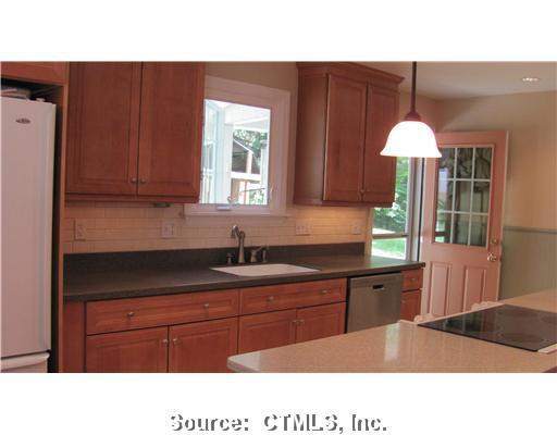 Kitchen. 2005 Kitchen, maple cabinets w/soft close drawers