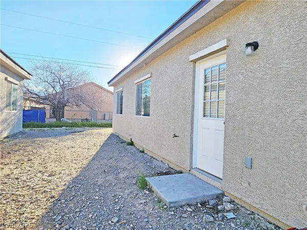 $1,290 | 1121 Sixshooter Avenue, Unit 2, Pahrump, NV 89048