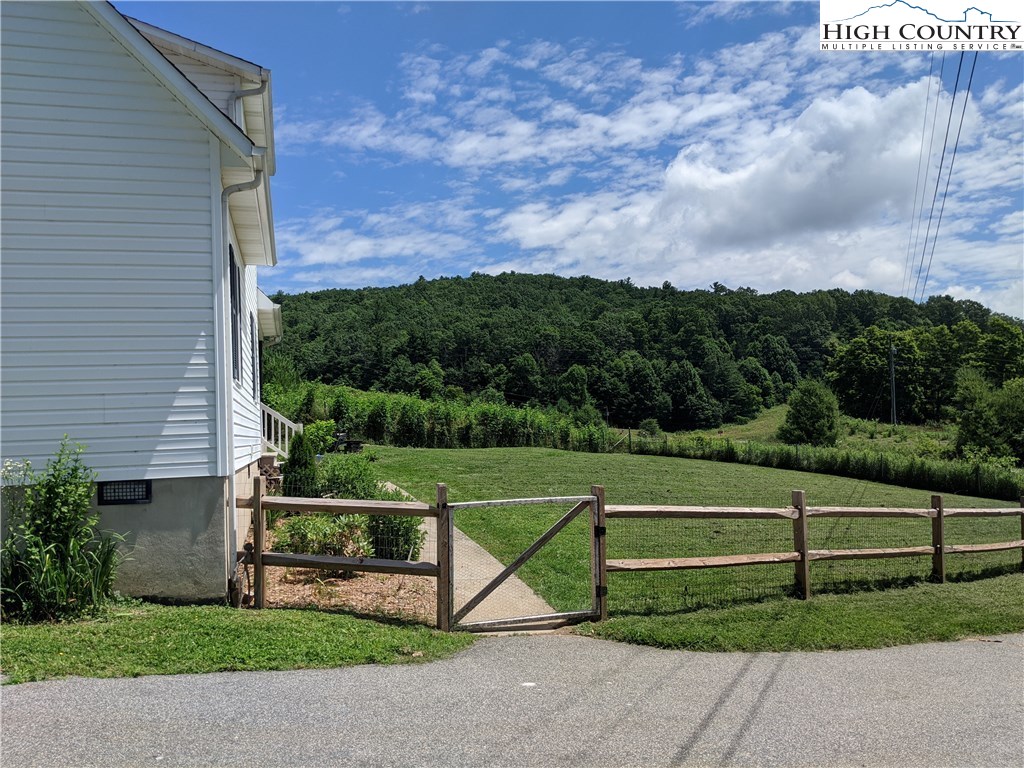 131 Access Road Deep Gap, NC 28618 - Photo 21 of 23