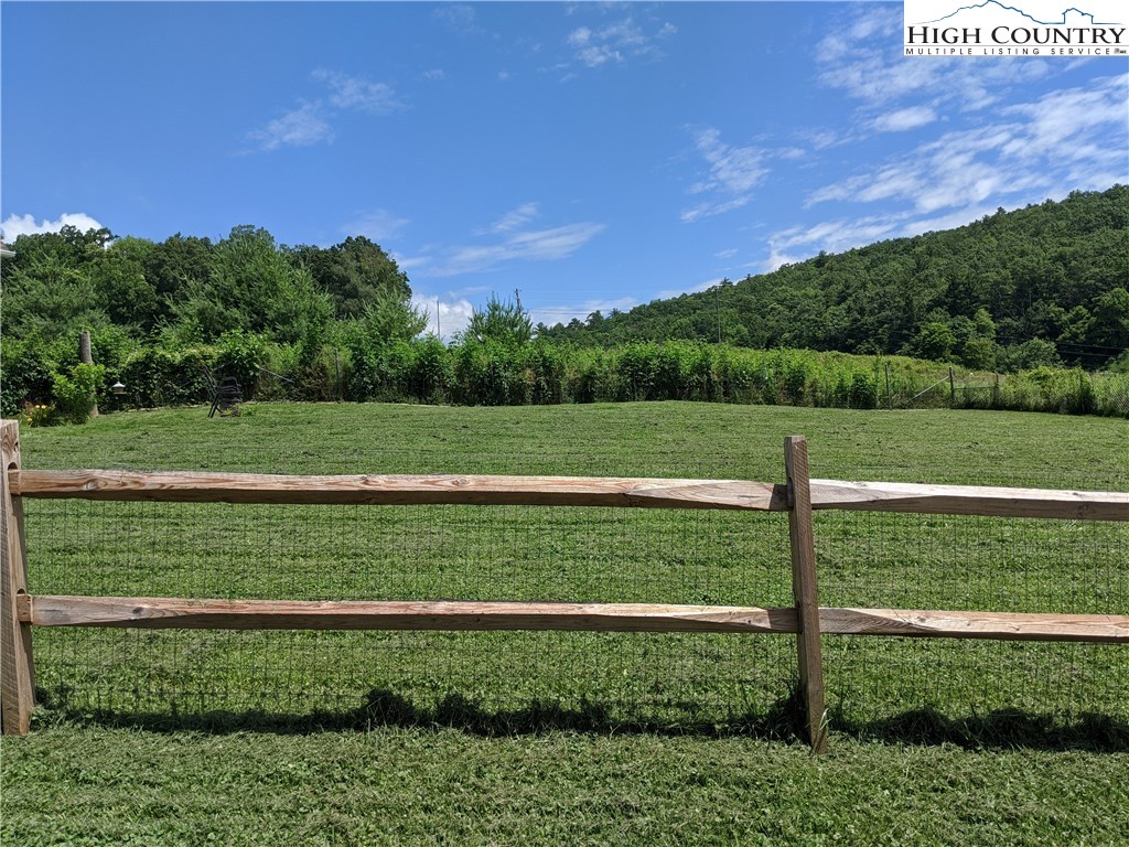131 Access Road Deep Gap, NC 28618 - Photo 3 of 23
