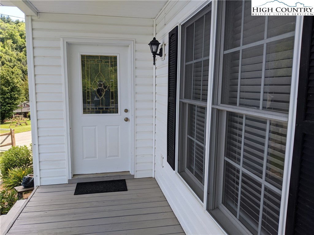 131 Access Road Deep Gap, NC 28618 - Photo 5 of 23