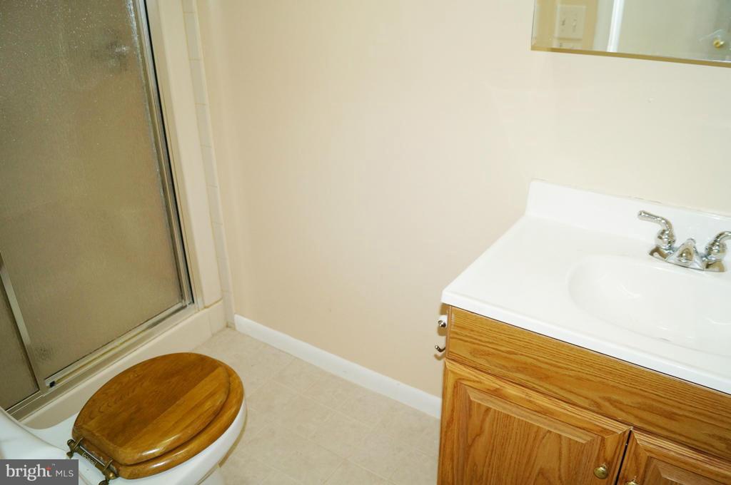 8552 Frederick Road Ellicott City, MD 21043 - Photo 10 of 17 Bath