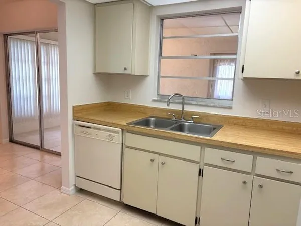 $1,725 | 401 Feltham Trail, Unit A, Sun City Center, FL 33573
