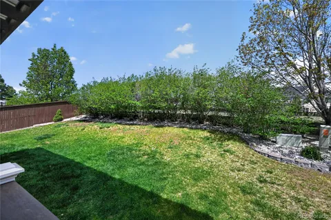 a view of yard with green space