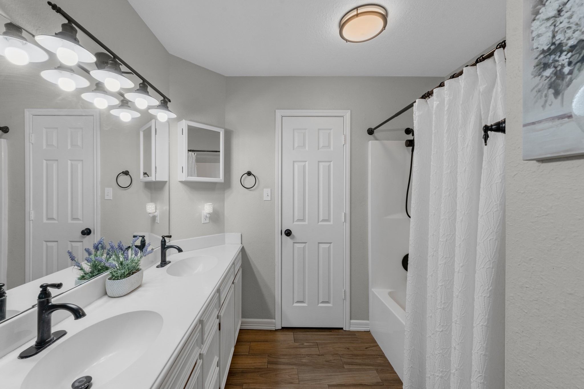 606 Walnut Street Sweeny, TX 77480 - Photo 19 of 28 a bathroom with a tub sink and mirror