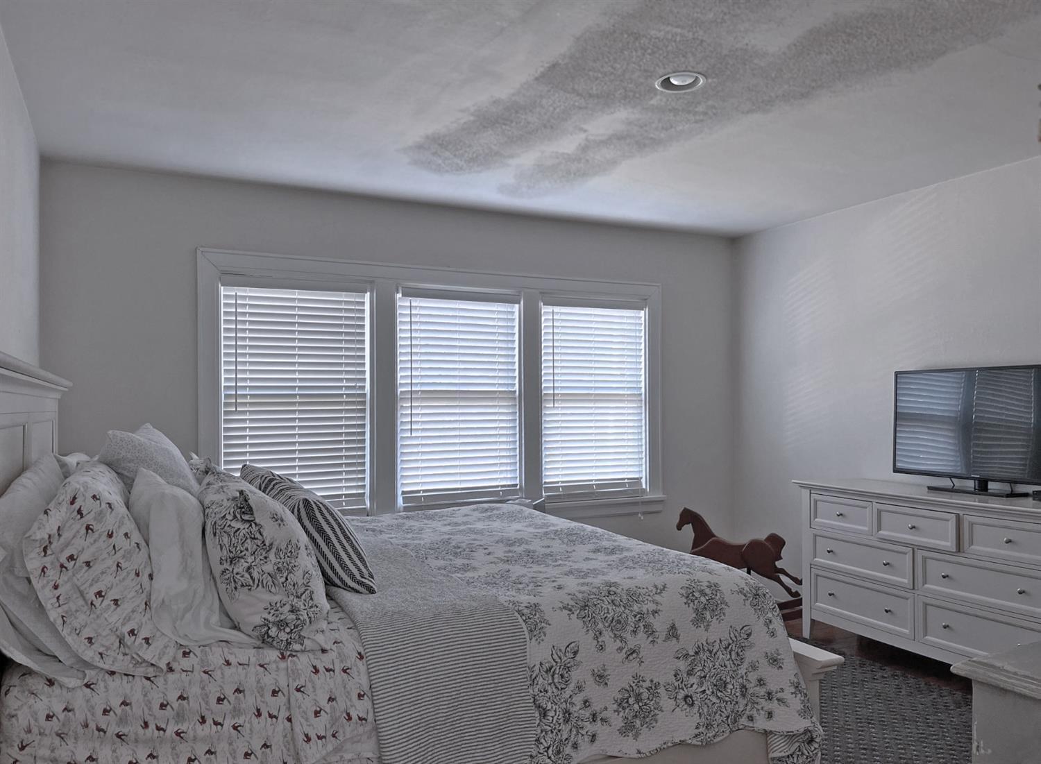 6014 Plainfield Road Cincinnati, OH 45213 - Photo 7 of 8