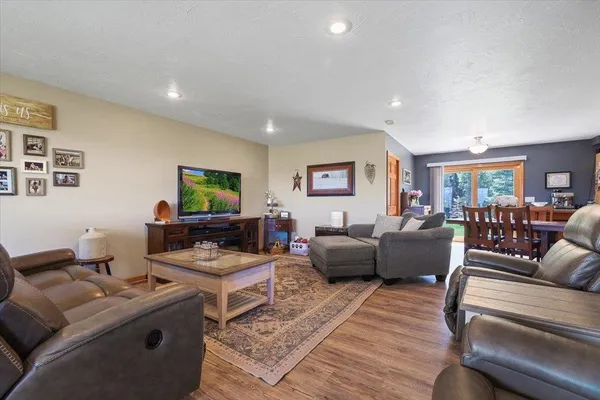 $799,900 | 34225 North Arlington Lane, Deer Park, WA 99006