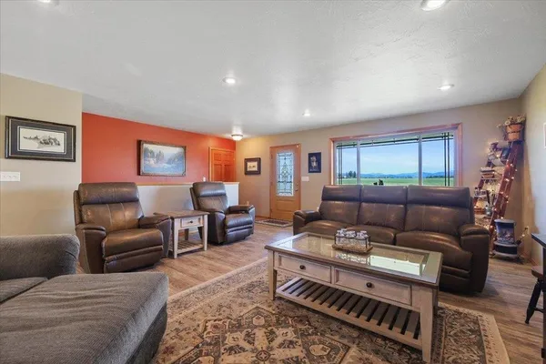 $799,900 | 34225 North Arlington Lane, Deer Park, WA 99006